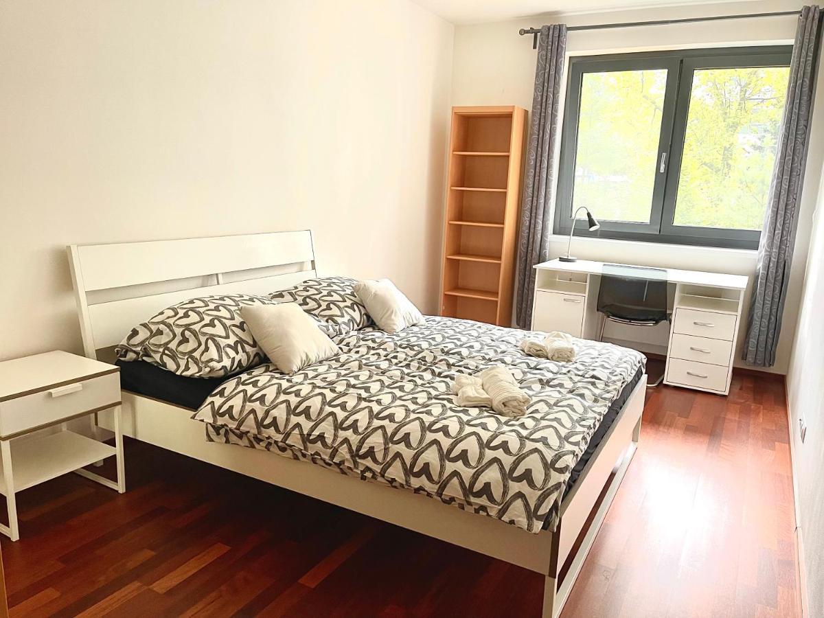 Centrum Park Apartment+ Praha Bagian luar foto