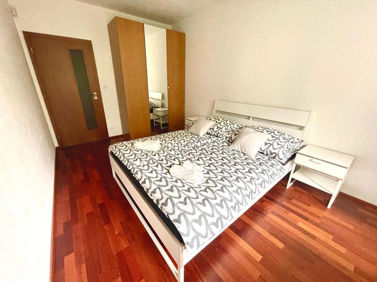 Centrum Park Apartment+ Praha Bagian luar foto