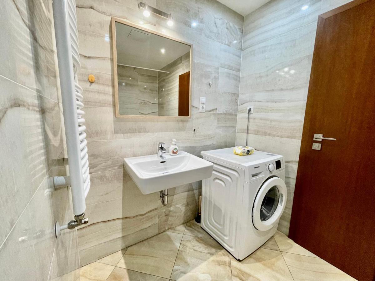 Centrum Park Apartment+ Praha Bagian luar foto