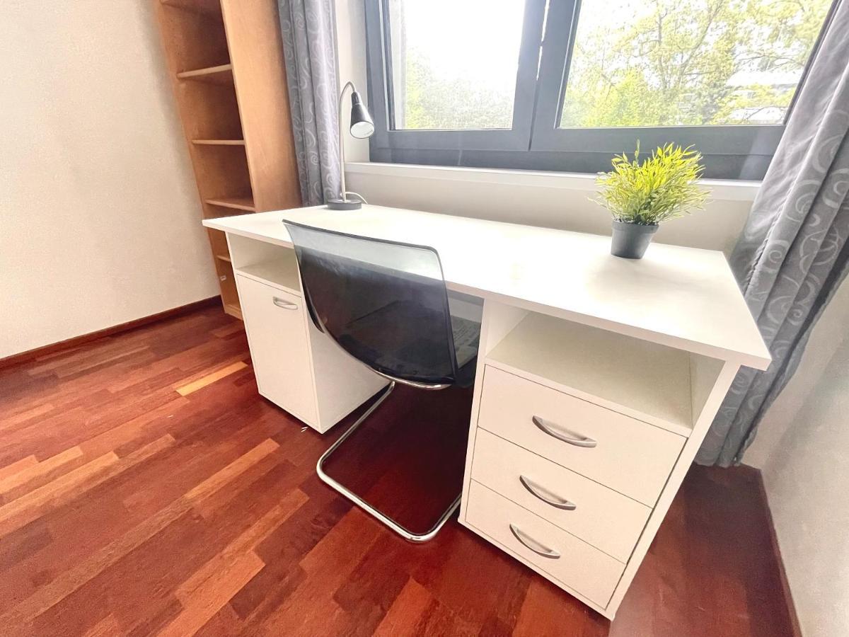 Centrum Park Apartment+ Praha Bagian luar foto